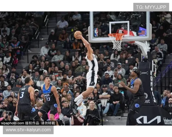 马刺126-113逆转勇士豪取六连胜，文班亚马25+9主导攻势